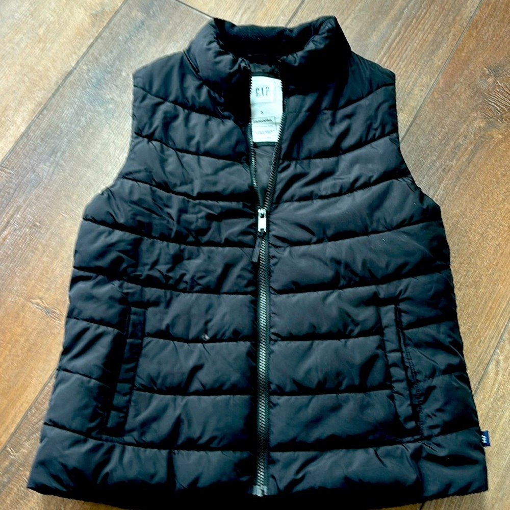Gap - Black - Size women’s small puffy vest.